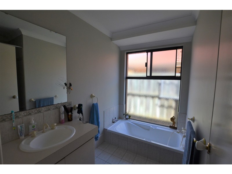 2 Siena Lane, Ellenbrook WA 6069