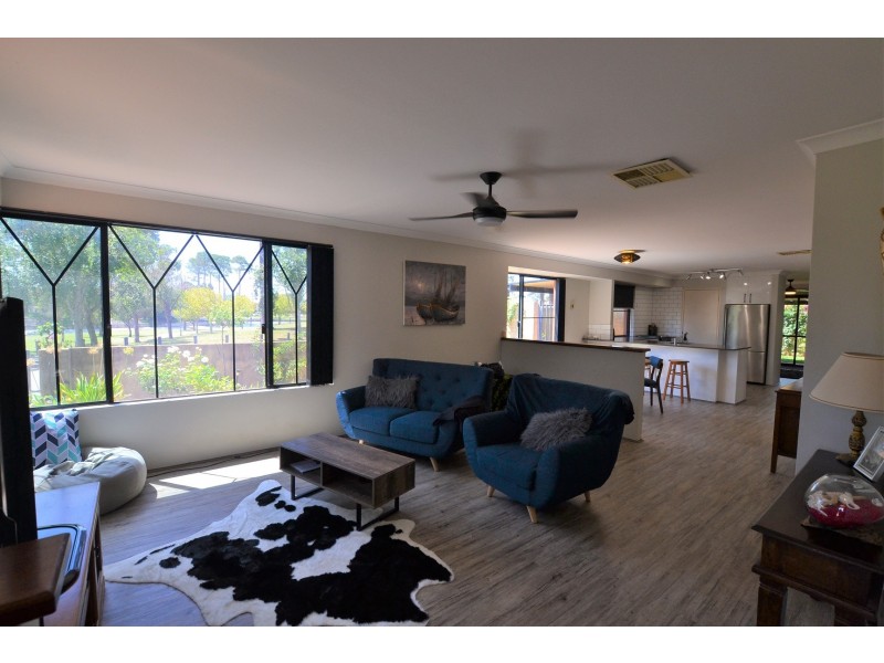 2 Siena Lane, Ellenbrook WA 6069