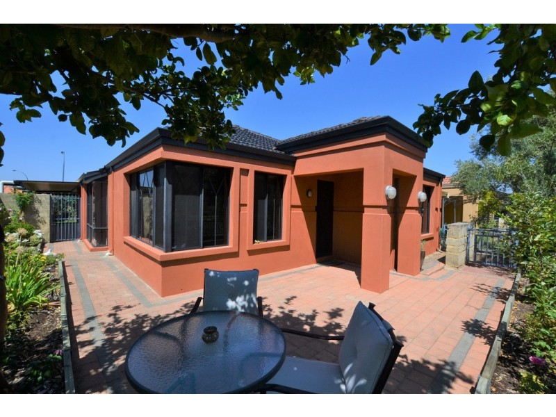 2 Siena Lane, Ellenbrook WA 6069