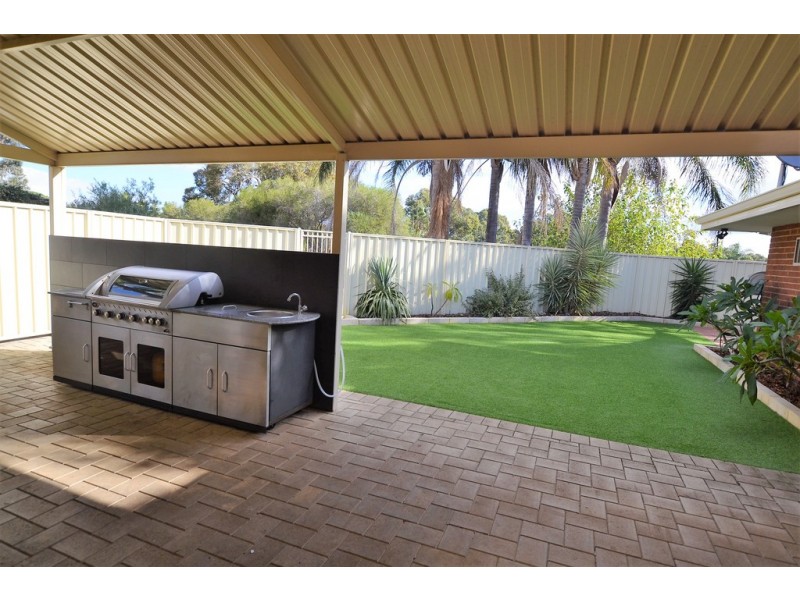 14 Harcourt Place, Bellevue WA 6056