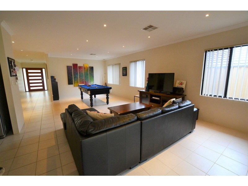 27 Tranquility Crescent, Aveley WA 6069