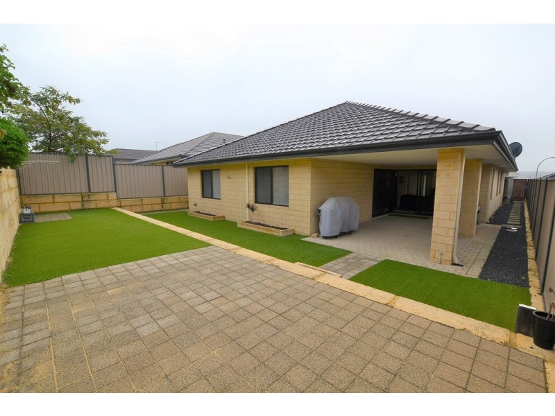 27 Tranquility Crescent, Aveley WA 6069