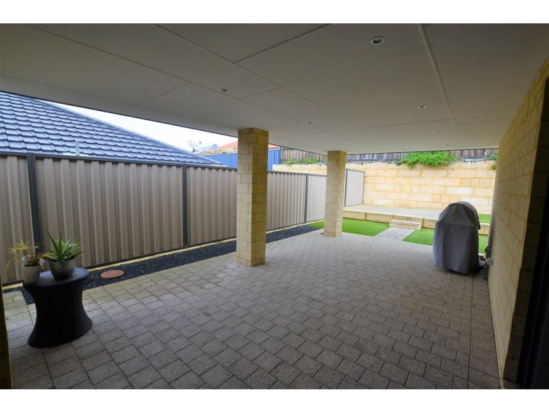 27 Tranquility Crescent, Aveley WA 6069