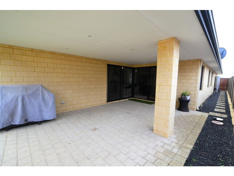 27 Tranquility Crescent, Aveley WA 6069