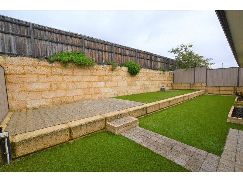 27 Tranquility Crescent, Aveley WA 6069