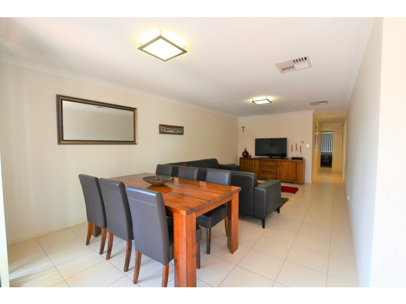 56 Lago Promenade, Aveley WA 6069