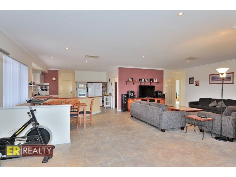 12 Erickson Pass, Ellenbrook WA 6069