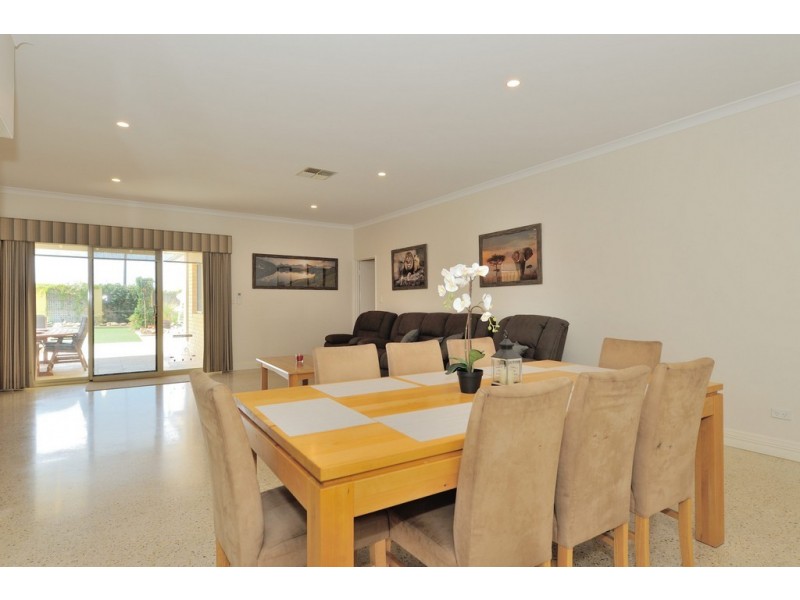 99 Fantail Crescent, Ellenbrook WA 6069