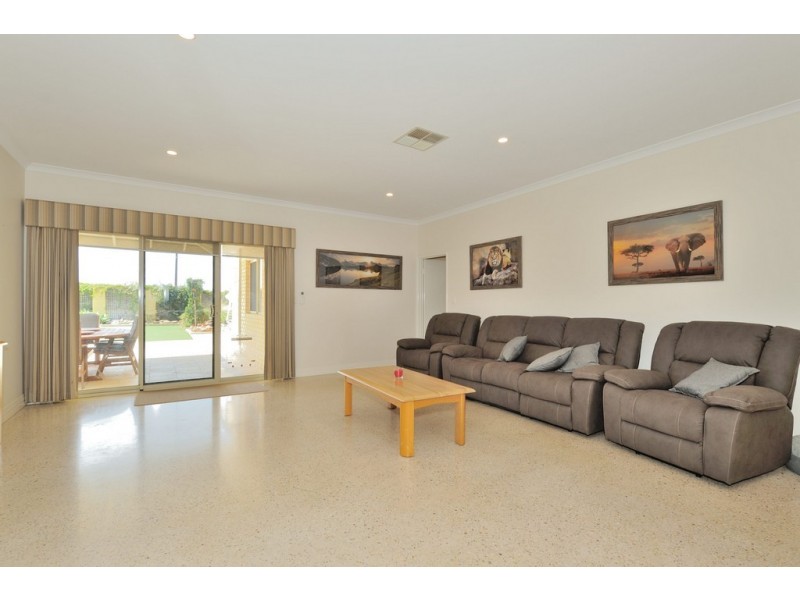 99 Fantail Crescent, Ellenbrook WA 6069