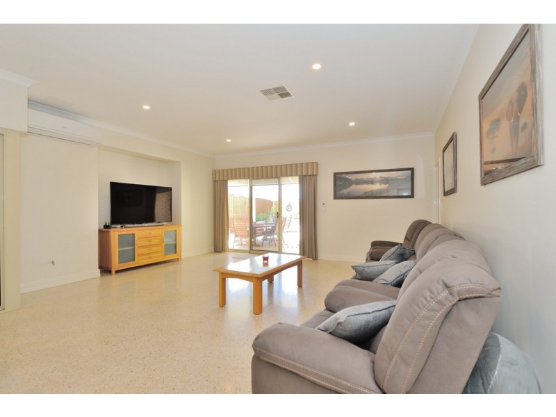 99 Fantail Crescent, Ellenbrook WA 6069