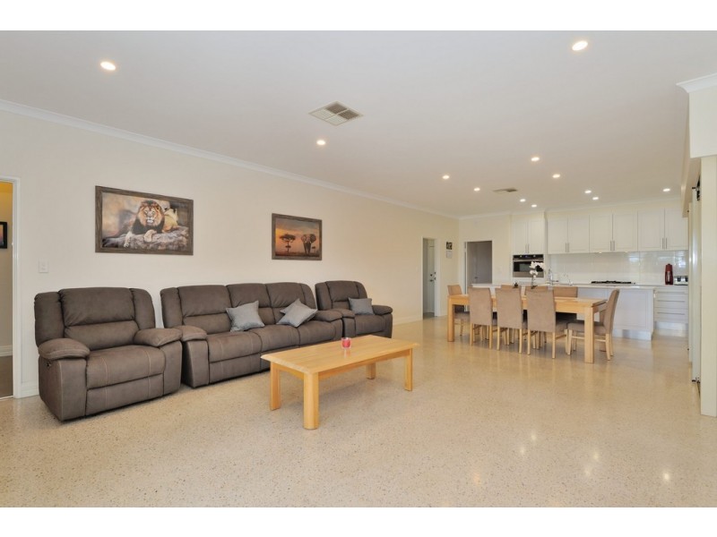 99 Fantail Crescent, Ellenbrook WA 6069