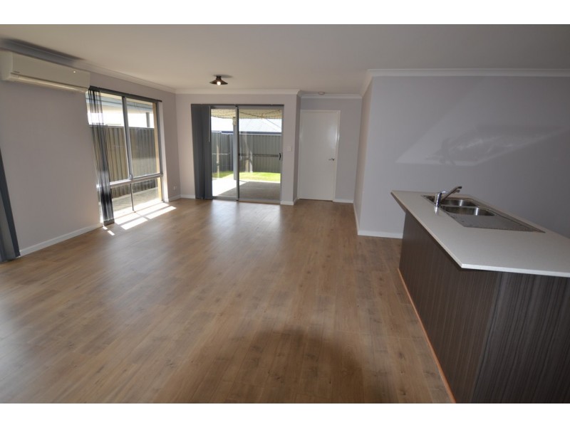 4 Ambit Way, Aveley WA 6069