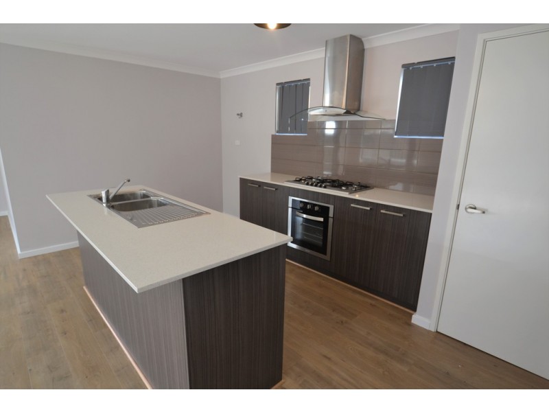 4 Ambit Way, Aveley WA 6069