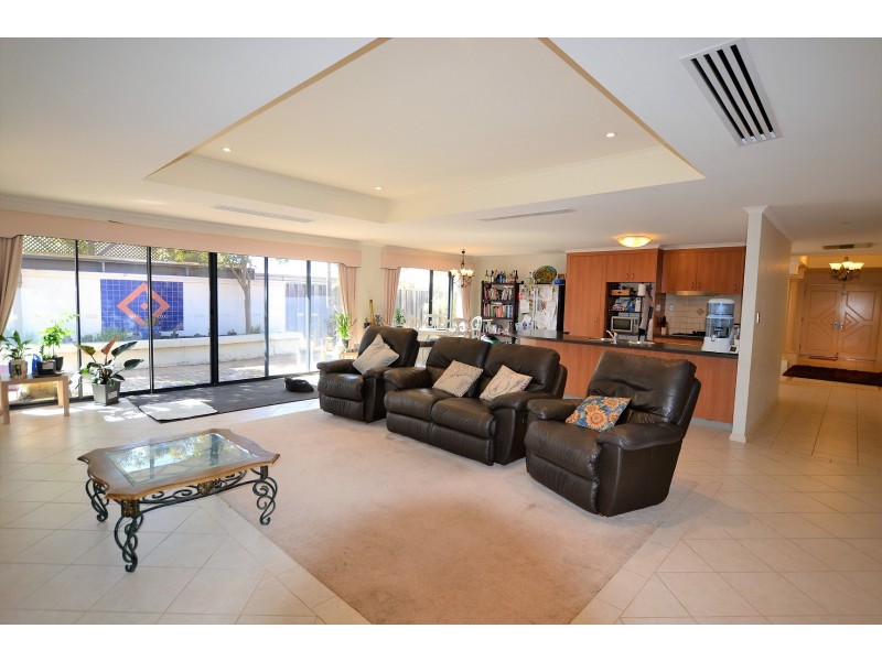 10 Welara Circle, Henley Brook WA 6055