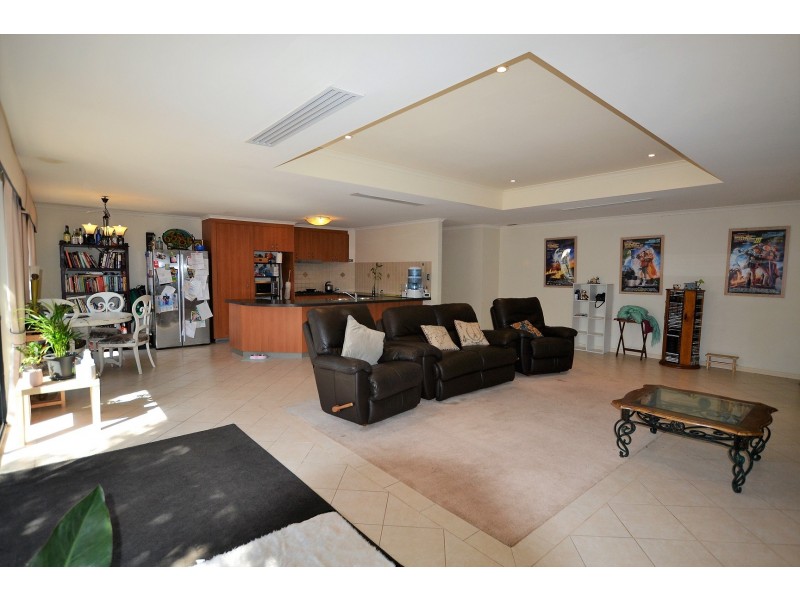 10 Welara Circle, Henley Brook WA 6055