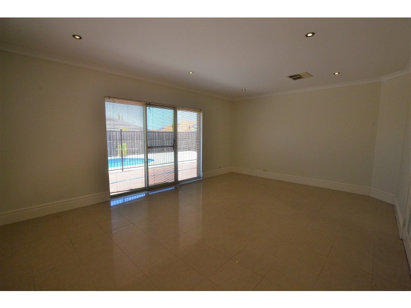 27 Fairview  Heights, Ellenbrook WA 6069