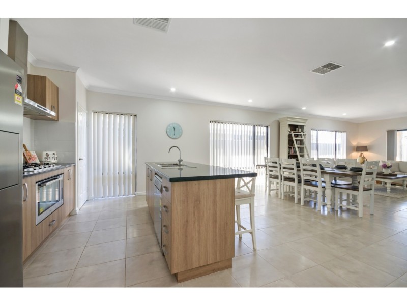 8 Kennick Street, Aveley WA 6069