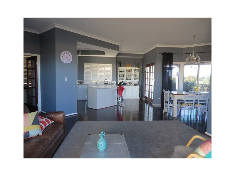 25 Lomas Circle, Ellenbrook WA 6069