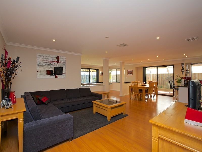 20 Rainsby Crescent, Ellenbrook WA 6069