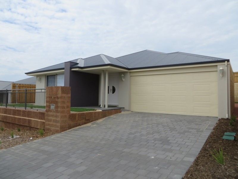 4 Newington Pass, Ellenbrook WA 6069
