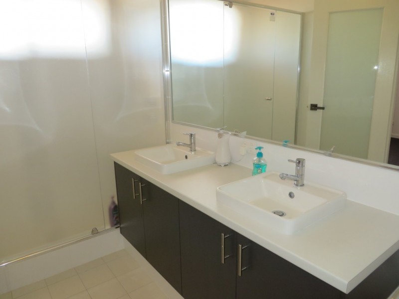 4 Newington Pass, Ellenbrook WA 6069