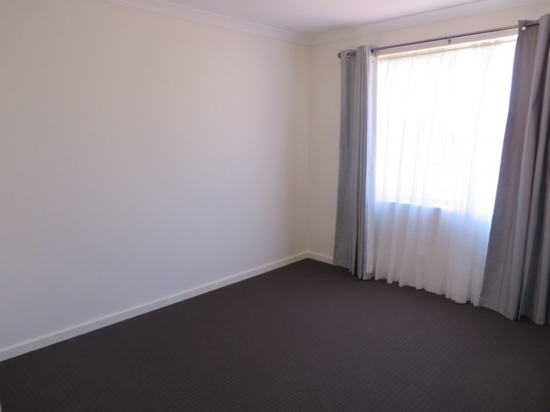 4 Newington Pass, Ellenbrook WA 6069