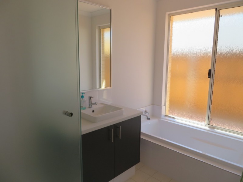 4 Newington Pass, Ellenbrook WA 6069