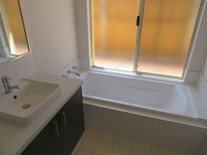 4 Newington Pass, Ellenbrook WA 6069