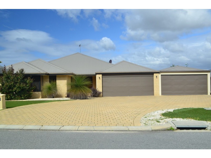 32 Roxburghe Drive, The Vines WA 6069