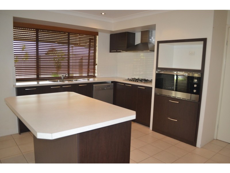 32 Roxburghe Drive, The Vines WA 6069