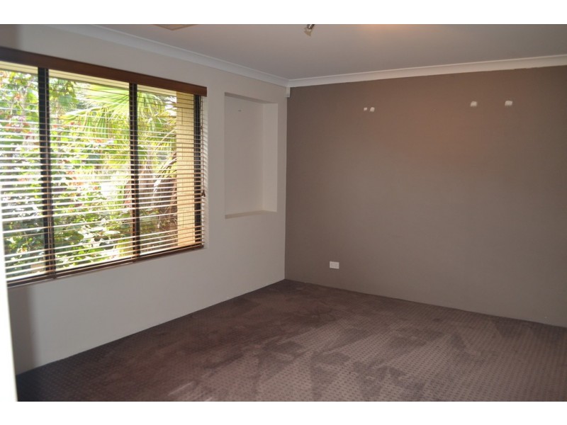 32 Roxburghe Drive, The Vines WA 6069