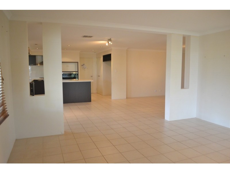 32 Roxburghe Drive, The Vines WA 6069