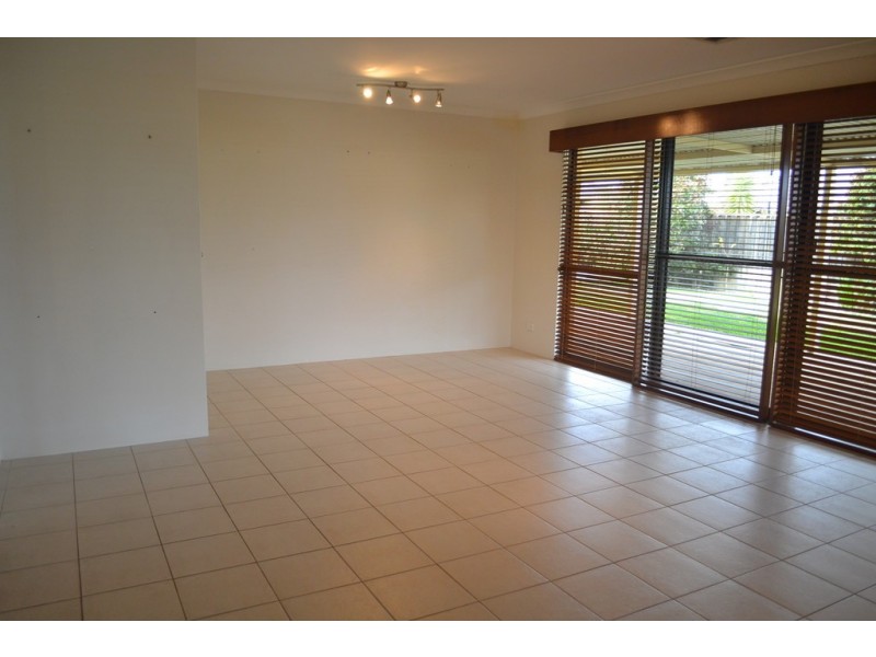 32 Roxburghe Drive, The Vines WA 6069