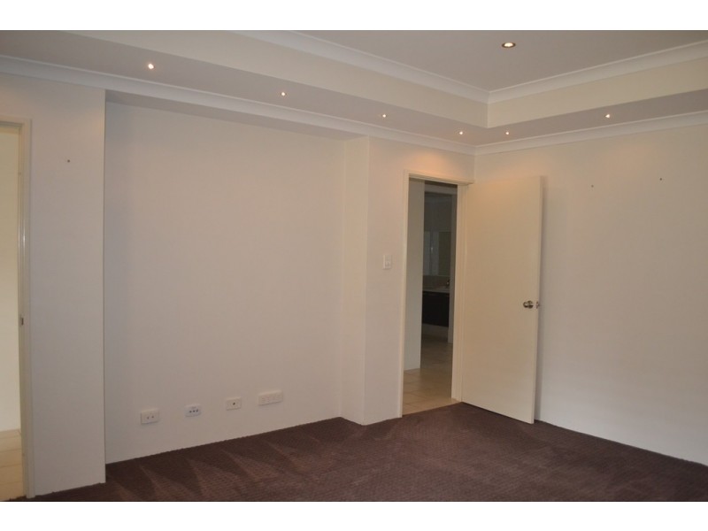 32 Roxburghe Drive, The Vines WA 6069