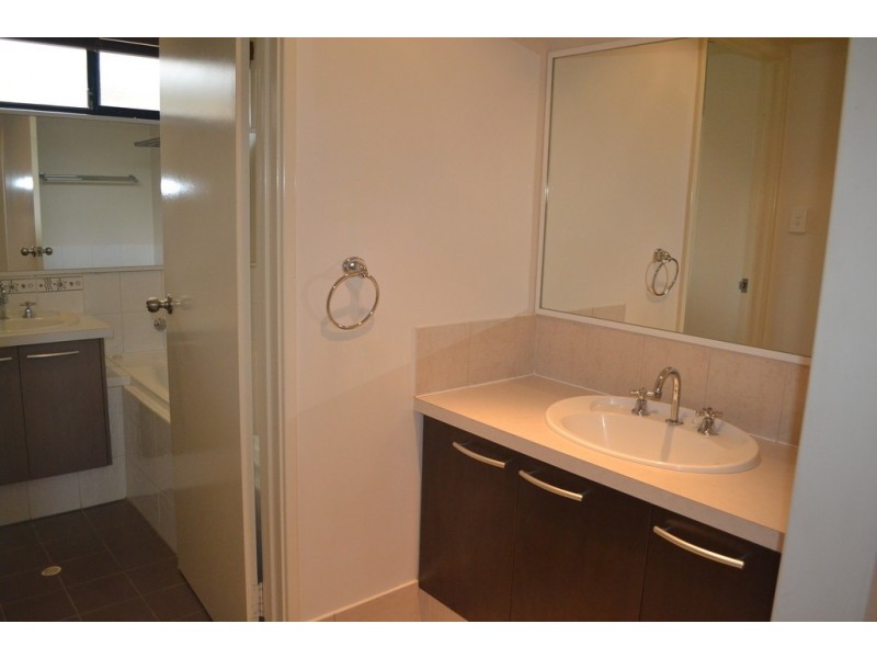 32 Roxburghe Drive, The Vines WA 6069