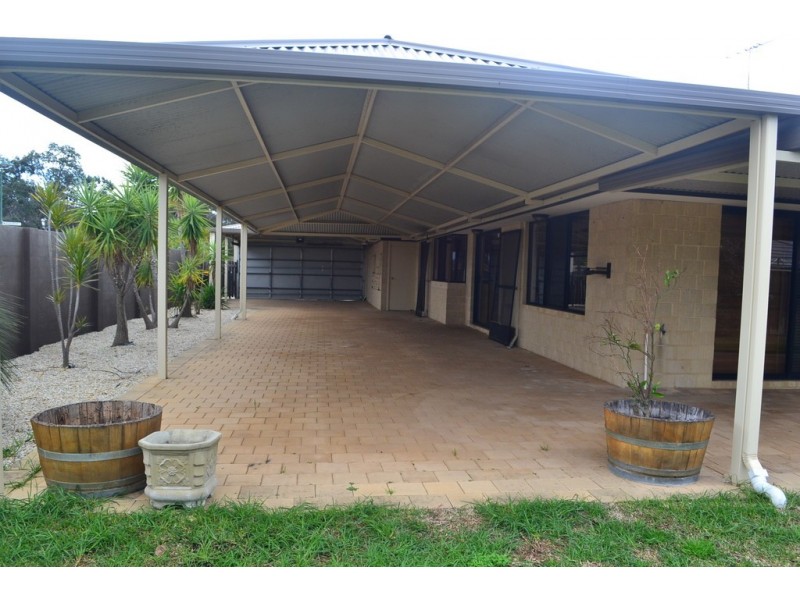 32 Roxburghe Drive, The Vines WA 6069