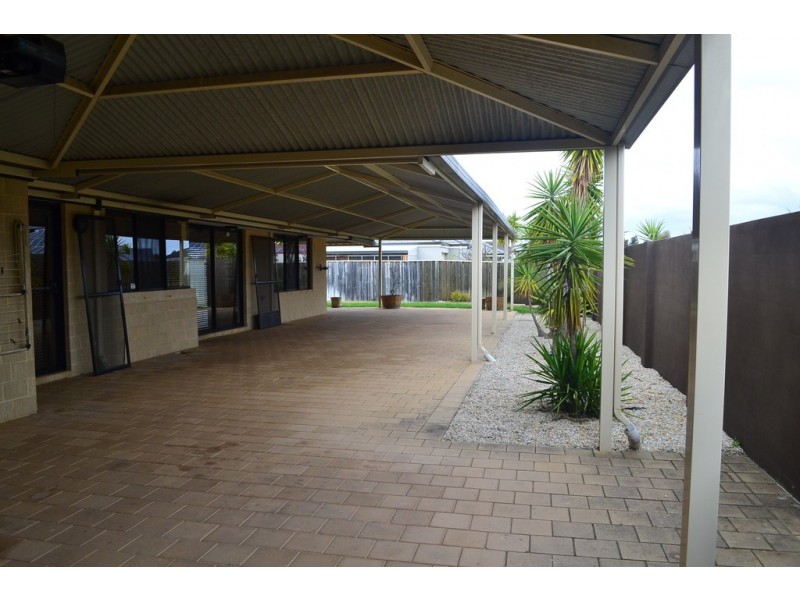 32 Roxburghe Drive, The Vines WA 6069