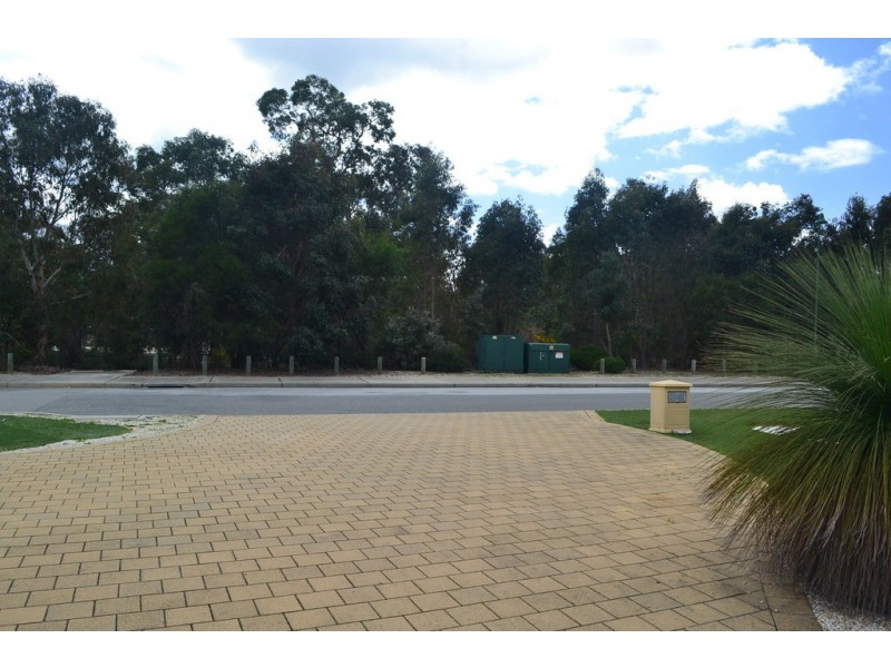 32 Roxburghe Drive, The Vines WA 6069