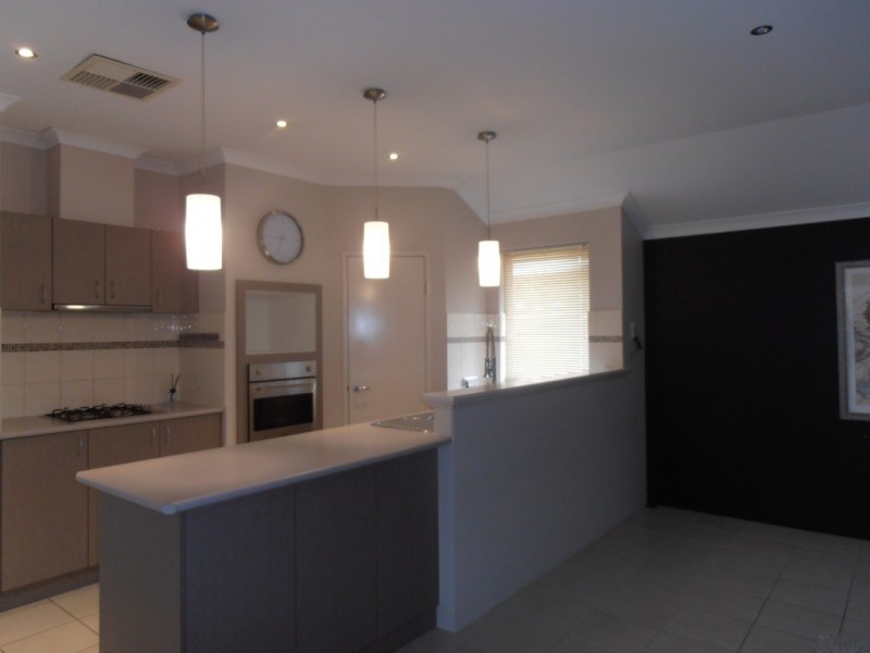 4/7 Madden Way, Ellenbrook WA 6069