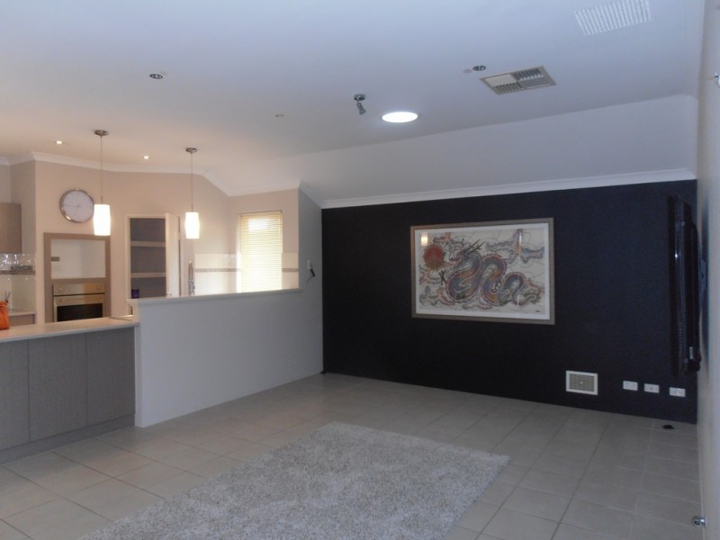 4/7 Madden Way, Ellenbrook WA 6069