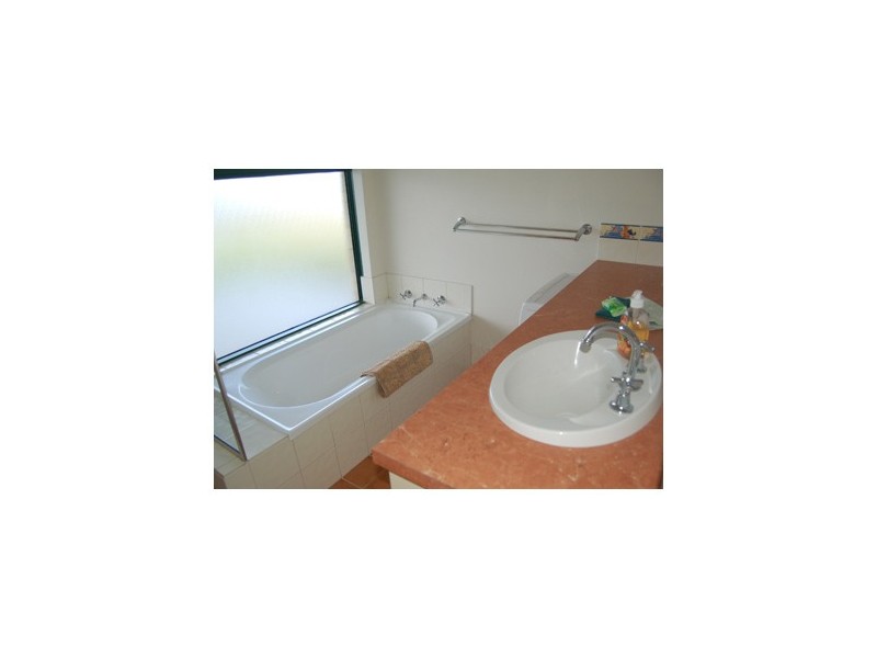 2/1167 Railway Parade, Bullsbrook WA 6084