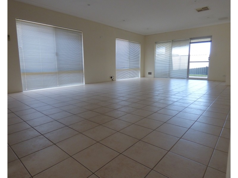 4 Vaspar Link, Aveley WA 6069