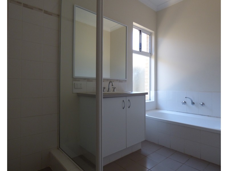 4 Vaspar Link, Aveley WA 6069