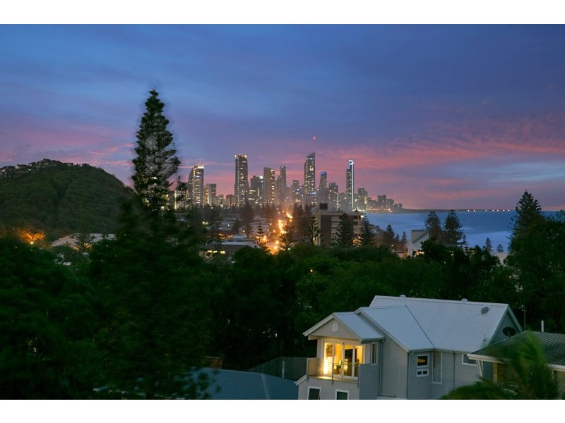 2/18 Brakes Crescent, Miami QLD 4220