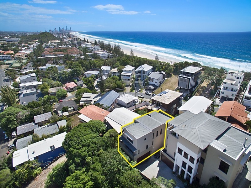 2/18 Brakes Crescent, Miami QLD 4220