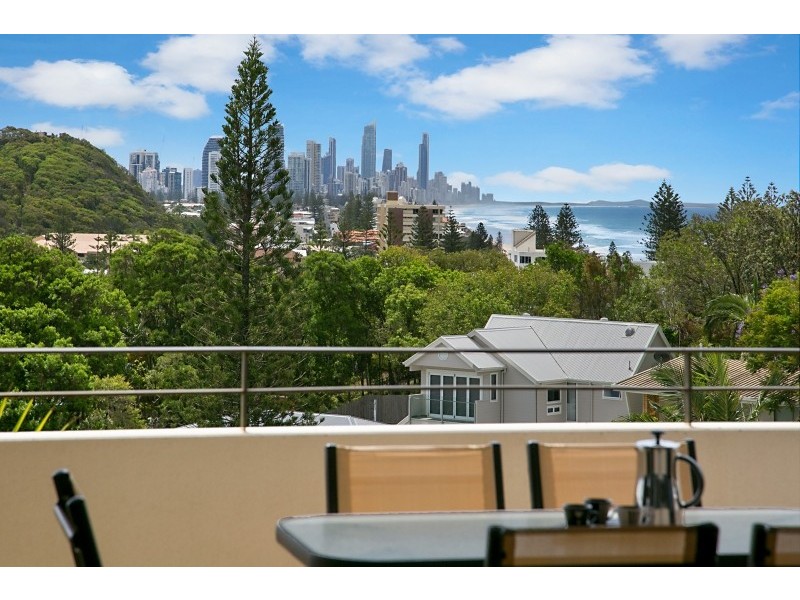 2/18 Brakes Crescent, Miami QLD 4220