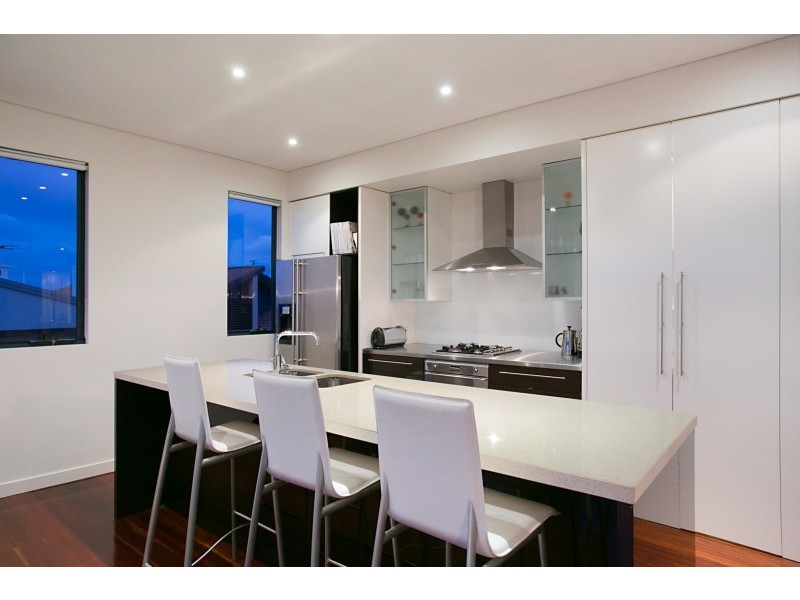 2/18 Brakes Crescent, Miami QLD 4220