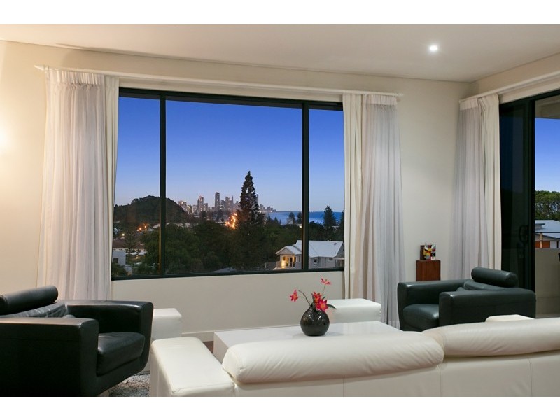 2/18 Brakes Crescent, Miami QLD 4220