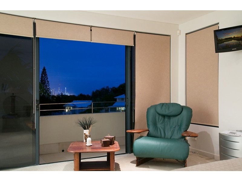 2/18 Brakes Crescent, Miami QLD 4220