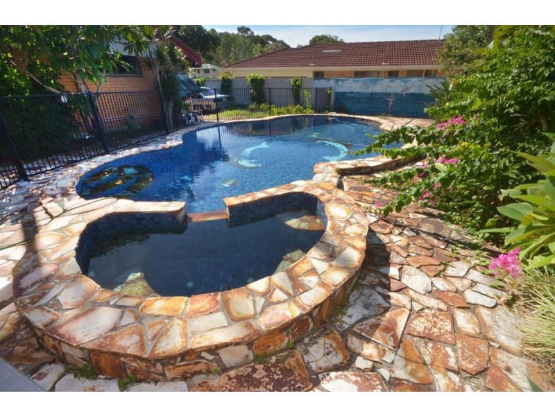 24 Bluejay Street, Burleigh Waters QLD 4220